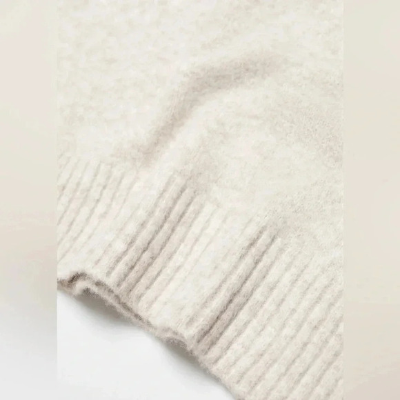 Mango Oversized Crew Neck Sweater in Cream NWT - Picture 3 of 9